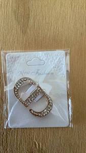 lot 349 image: New Fashion Rhinestone Buckle Brooches Gold Tone