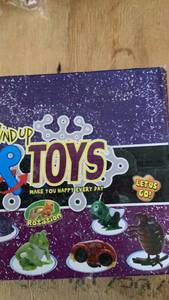 lot 439 image: Undup Toys Make You Happy Every Day Toy Figures Set with Rotation Feature