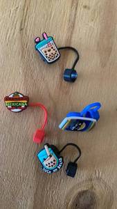 lot 497 image: Lot of 4 straw charms Sombrero Skateboard