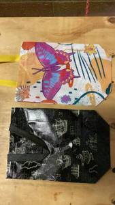 lot 500 image: Lot of 2 reusable shopping bags with Butterfly and Cityscape Print -