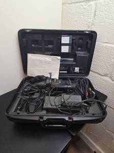 lot 16 image: Panasonic M810 S-VHS-C Movie Camera with Auto Focus NV-M810 battery does not charge