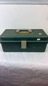 lot 31 image: Green Plastic Tool Box with Handle and Latch