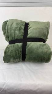 lot 32 image: Green Plush Throw Blanket