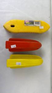 lot 57 image: 3-Piece Brush Set Yellow Red Hand Brushes