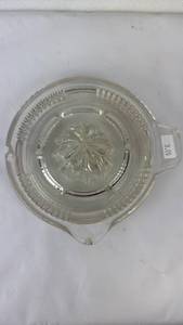 lot 65 image: Clear Glass lemonlime juicer