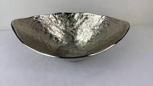 lot 84 image: Silver-Tone Textured Oval Decorative Bowl
