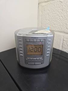 lot 132 image: Timex Nature Sounds AMFM Digital Radio CD Alarm Clock Triple Alarm