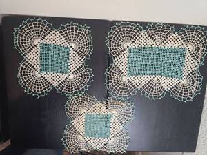 lot 140 image: Handmade Crochet Doilies 3-Piece Set Teal Cream Lace
