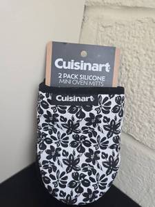 lot 144 image: Cuisinart 2 Pack Silicone Mini Oven Mitts
