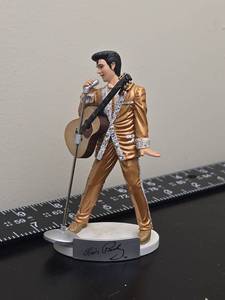 lot 175 image: Elvis Presley Figure Gold Suit Microphone Guitar EPE 2002