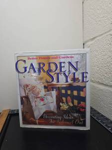 lot 186 image: Better Homes and Gardens Garden Style Decorating Ideas for Indoors & Out Book