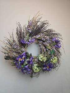 lot 193 image: Decorative Wreath Purple Flowers Dried Grasses Green Accents 16 inch