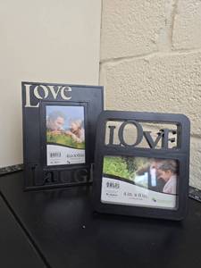 lot 196 image: 2-Piece Photo Frame Set Love Design 4in x 6in