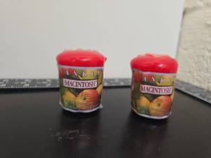 lot 206 image: Yankee Candle Macintosh Votive Candles 1.75oz 49g Set of 2