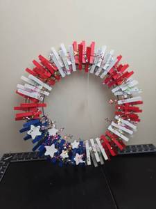 lot 229 image: Patriotic Clothespin Wreath Red White Blue Stars Decorative