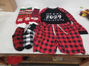 lot 10369 image: Merry 2024 Christmas Pajama Set (XL) with non slip fuzzy socks 5 Pack