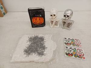 lot 10396 image: Halloween Decoration Lot