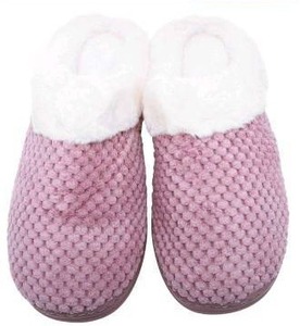 lot 10412 image: Cozy Adult Slippers Pink