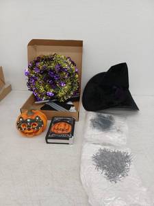 lot 10422 image: Halloween Lot