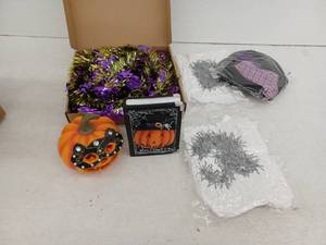 lot 10425 image: Holiday Decoration Bundle