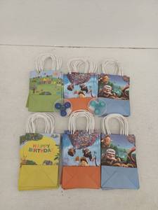 lot 10428 image: Party Favor Gift Bags with Fidget Spinners Bundle