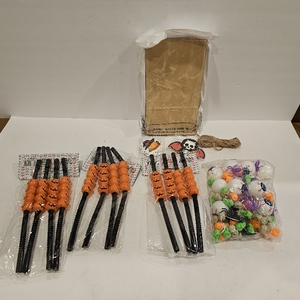 lot 2266 image: Capoda 12 Set Halloween Party Favor for Halloween Decors Supplies