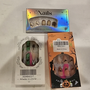 lot 2324 image: Lot of 3 Press on nails