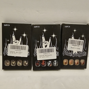 lot 2533 image: Lot of 3, Halloween Press on Nails Fake Nails