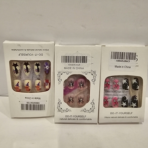 lot 2538 image: Lot of 3, Halloween Press on Nails Fake Nails