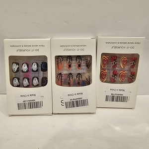 lot 2539 image: Lot of 3, Halloween Press on Nails Fake Nails