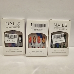 lot 2540 image: Lot of 3, Halloween Press on Nails Fake Nails
