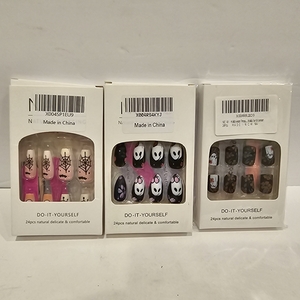 lot 2541 image: Lot of 3, Halloween Press on Nails Fake Nails