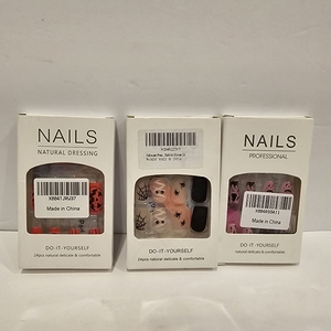 lot 2543 image: Lot of 3, Halloween Press on Nails Fake Nails