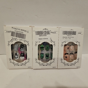lot 2553 image: Lot of 3, Halloween Press on Nails Fake Nails