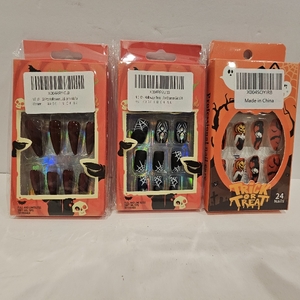 lot 2557 image: Lot of 3, Halloween Press on Nails Fake Nails