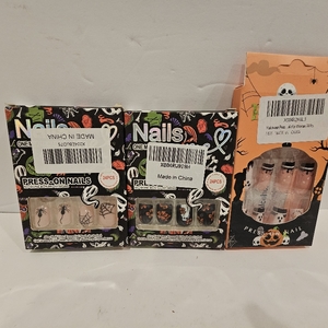 lot 2558 image: Lot of 3, Halloween Press on Nails Fake Nails
