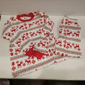 lot 2618 image: Christmas pajamas size 7