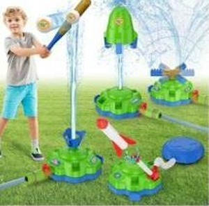 lot 10510 image: Crogift Summer Water Toy Sprinkler Set
