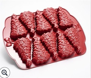 lot 4242 image: GREEN Good Housekeeping Christmas Tree 10- Compartment Cakelet Pan