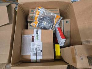 lot 5330 image: Lot of Circuit Breakers and Electrical Components