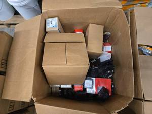 lot 5331 image: Electrical Breakers, Switches & Wiring Components Lot