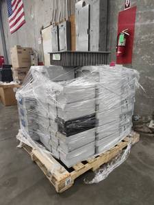lot 19423 image: Lot of White Plastic Storage Totes