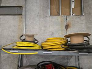 lot 5407 image: Gas Hose Assortment Yellow & Black