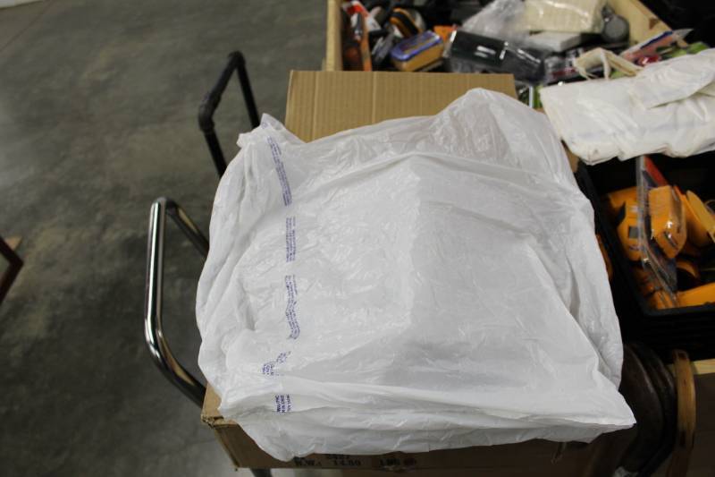 lot 1720 image: 500 Poly T-shirt Bags
