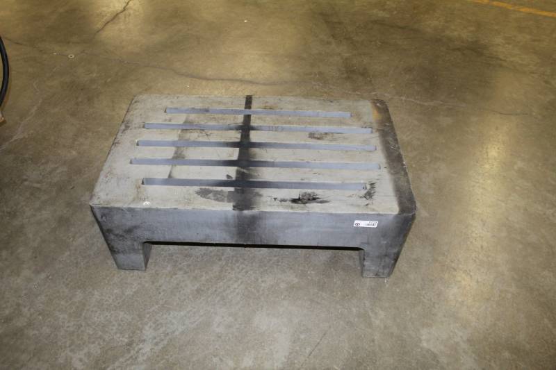 lot 1725 image: Dunnage  Rack