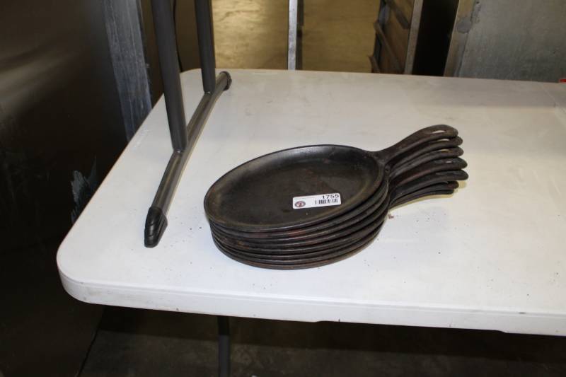 lot 1755 image: Fajita Iron Skillets