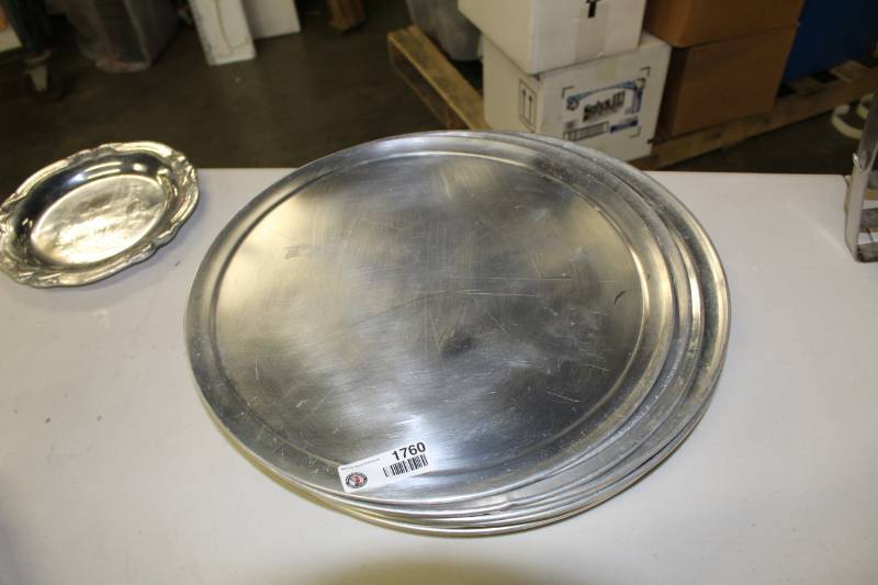 lot 1760 image: Pizza Pans