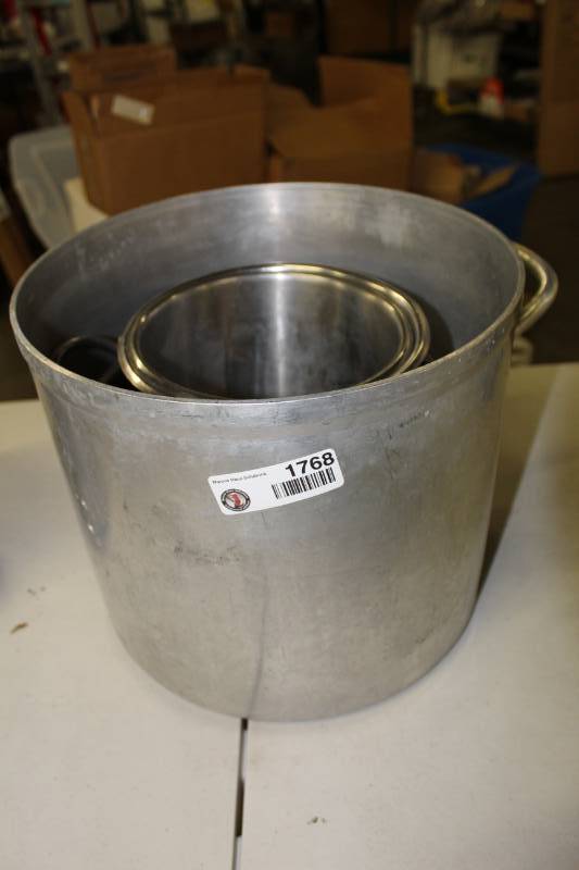 lot 1768 image: Misc Pots