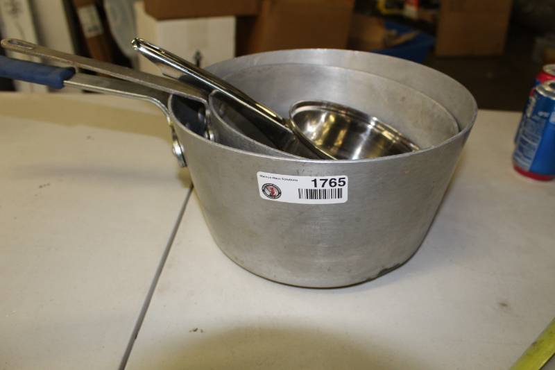 lot 1765 image: Misc Pots