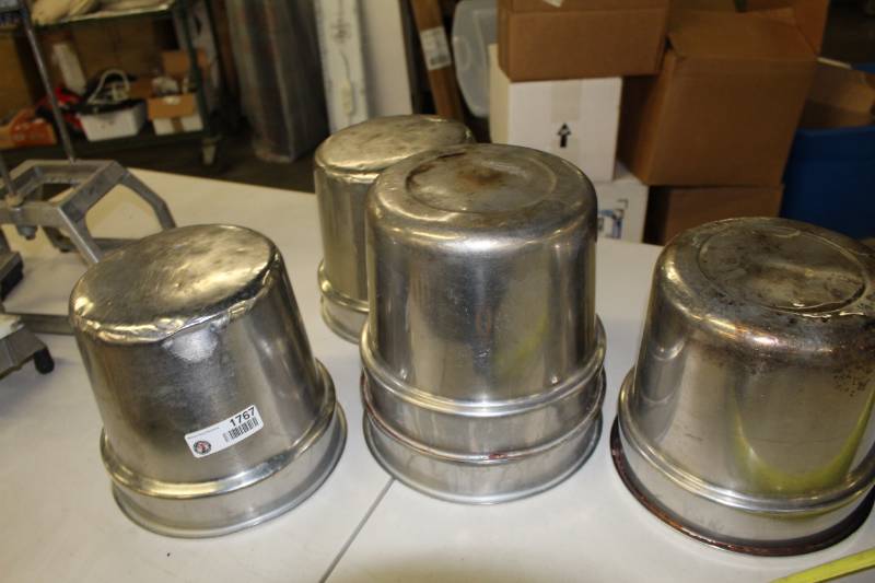 lot 1767 image: 6 - Pots